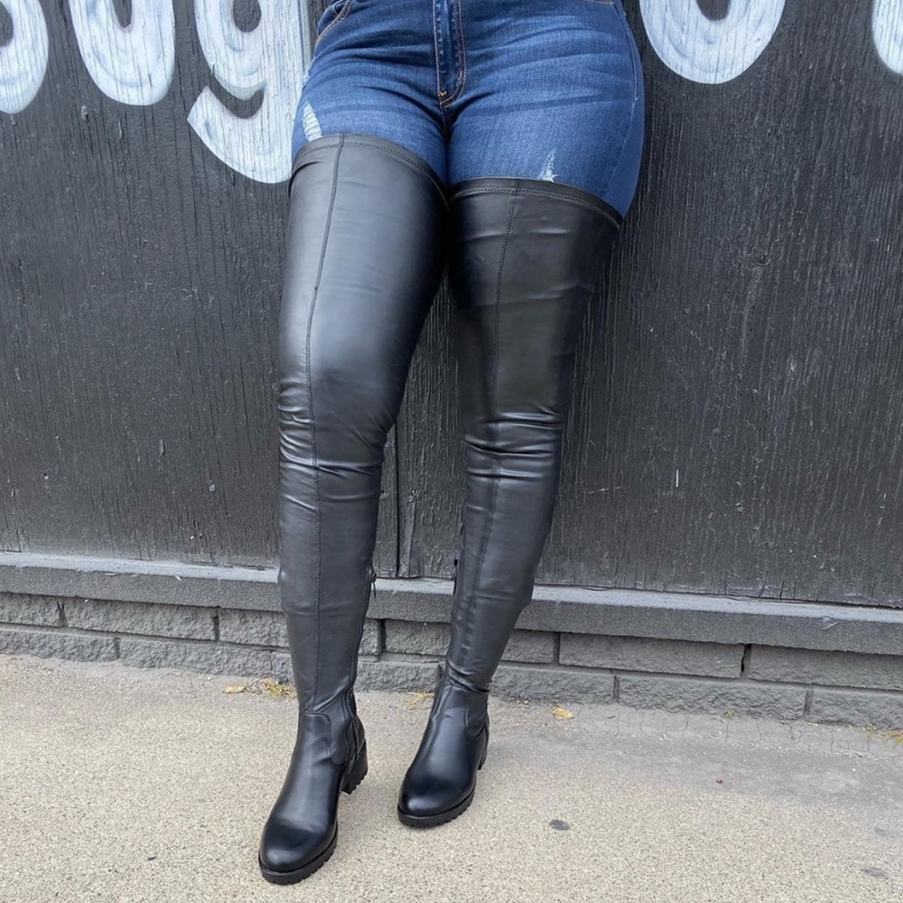 BLACK THIGH HIGH BOOTS
